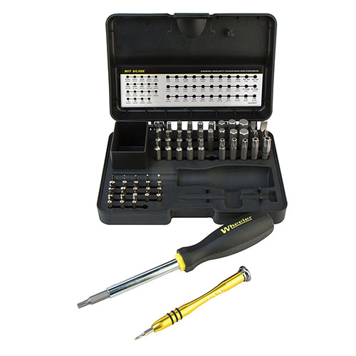 Complète ton arsenal d'outils avec le set de tournevis Wheeler 55 pièces, incluant des embouts courants, des poignées de ¼" et 4mm, le tout dans un étui pratique.