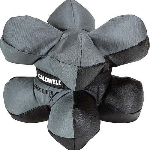 Le Caldwell Tack Driver X Bag est ultra polyvalent pour le tir, durable et stable grâce à son remplissage en granulés plastiques, avec trois sacs pour toutes tes options de repos.