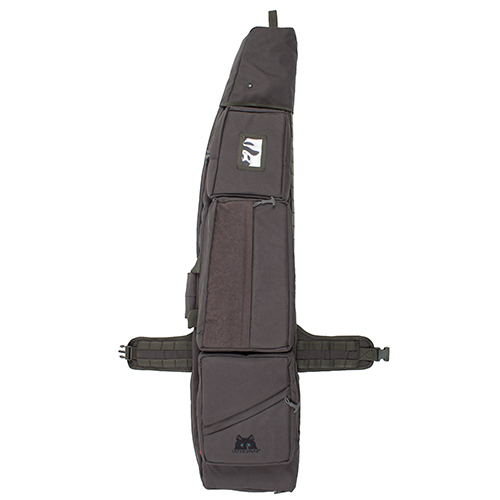Le sac ULFHEDNAR est un grand sac à dos confortable, parfait pour transporter tes armes en toute sécurité, avec des poches pour munitions et protections auditives.