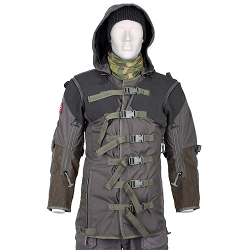 La veste de tir ULFHEDNAR PRS te soutient dans toutes les positions grâce à ses sangles de compression, avec des renforts en Kevlar, de grandes poches et une capuche.