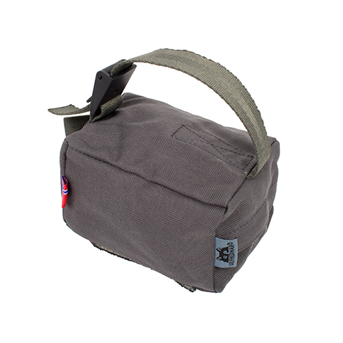 Le repose-dos "Brick" d'ULFHEDNAR offre un soutien supplémentaire pour ton dos, avec un design robuste en kevlar et une boucle large pour une utilisation polyvalente.