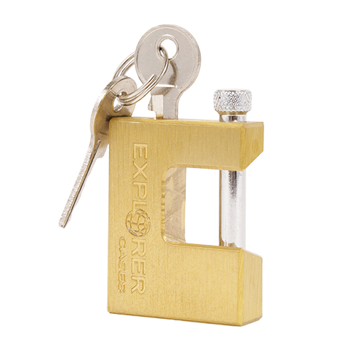 Protège ton Explorer Case avec ce cadenas en laiton robuste, parfait pour éviter toute manipulation non désirée tout en restant discret lors du transport.