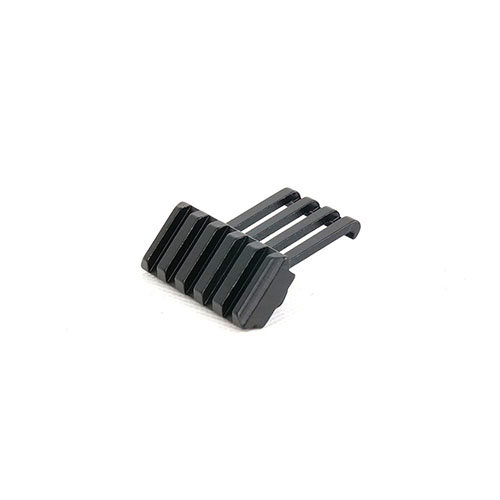 Il montaggio Offset Attachment 30 Degree di PRUSSIA PRECISION offre una visione precisa, è leggero, realizzato in alluminio, e si adatta a tutte le rotaie Picatinny.