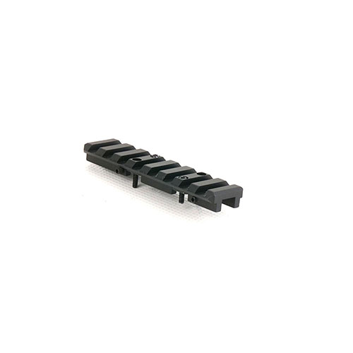L'adattatore Rib-Mounted Picatinny Rail 3.3 si installa facilmente su fucili a canna ventilata, offre un profilo sottile e supporta accessori come ottiche.
