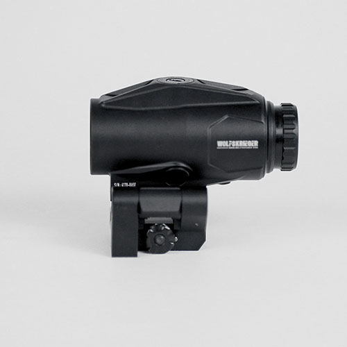 Il Teiwaz Hybrid 5x20mm Magnifier offre un reticolo balistico moderno, montaggio flip-to-side e impermeabilità IP67, garantendo prestazioni affidabili in ogni situazione.