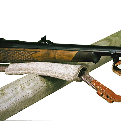Le support de fusil élégant en feutre de laine de VFG protège ton arme lors du tir et se fixe facilement à la sangle de fusil grâce au Velcro, toujours prêt à l'emploi.