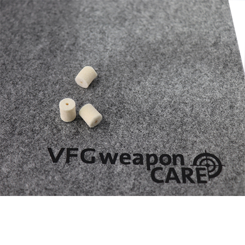 Das WEAPON PAD von VFG bietet dir hochwertigen Filz mit einer rutschfesten Unterseite, der deine Handfeuerwaffen sicher schützt und den Stauraum schont.