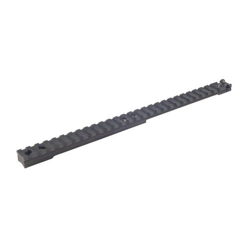 Il RUGER® SCOUT RIFLE® RAIL offre un supporto stabile per ottiche standard e mira posteriore regolabile, senza necessità di armi da fuoco, per il Ruger® GSR®.