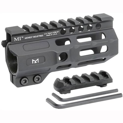 Il Combat M-LOK Free Float Handguard per AR-15 offre un design unico, completamente flottante, con attacchi M-LOK e una guida Picatinny continua per accessori.