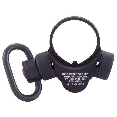Il montaggio AR-15/M16 di TROY INDUSTRIES offre tre punti di attacco sicuri e ambidestri per slings QD, realizzato in alluminio resistente, con finitura nera.
