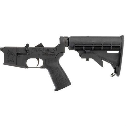 Le récepteur inférieur AR-15 semi-auto en aluminium 7075 T6 offre une finition résistante et des marquages clairs, avec un ensemble complet incluant un stock M4.