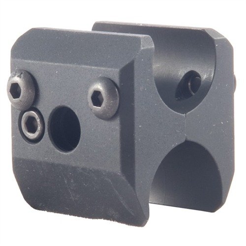 Le clamp en aluminium léger sécurise le tube de chargeur prolongé et permet de fixer des accessoires, comme une lampe tactique, pour une utilisation optimale.