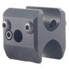 Le clamp en aluminium léger sécurise le tube de chargeur prolongé et permet de fixer des accessoires, comme une lampe tactique, pour une utilisation optimale.