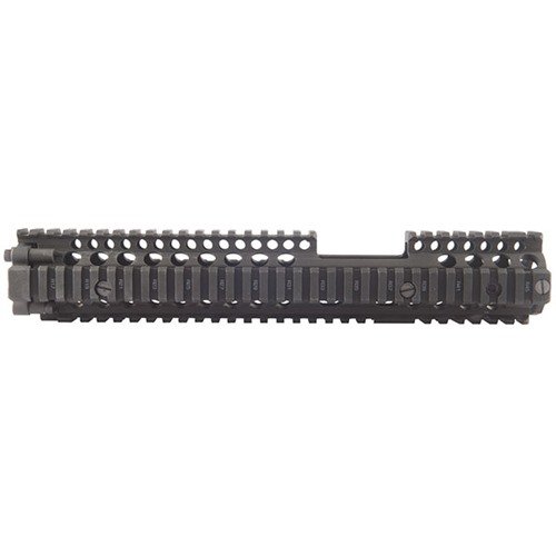 Le RIS II de DANIEL DEFENSE, approuvé par le SOCOM, offre un montage facile pour M203, un free-float du canon et des rails Picatinny pour accessoires.
