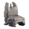 Le viseur avant MBUS GEN 2 de MAGPUL est léger, déployable d'une main et se fixe solidement sur le rail Picatinny, offrant une alternative fiable en cas d'échec de l'optique.