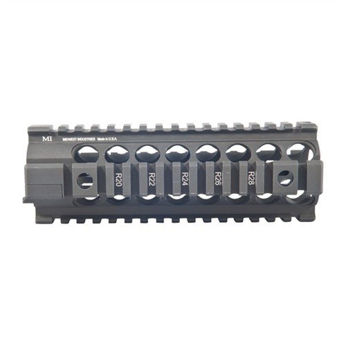 Il forend free-float a due pezzi di Midwest Industries migliora la precisione senza rimuovere il tubo della canna, con quattro guide Picatinny per accessori.
