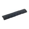 Les panneaux XTM Enhanced Rail sont des couvertures à profil bas qui se fixent facilement sur les rails Picatinny, offrant une texture anti-dérapante et une gestion des câbles.
