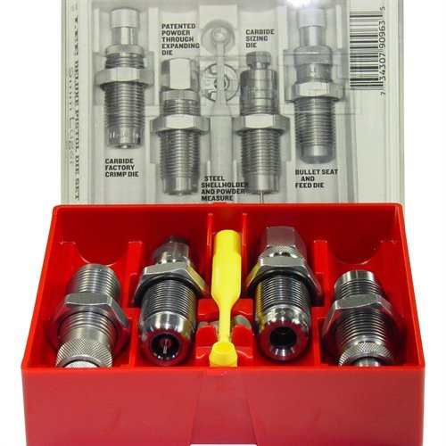 Il set include un Carbide Full Length Sizing Die, un Bullet Seating Die e un Carbide Factory Crimp Die, rendendo la ricarica del 45 Colt più semplice ed efficace.
