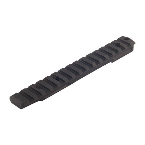 La base Picatinny REMINGTON 700 è realizzata in Tennalum 7068, leggera ma resistente come l'acciaio, con 20 MOA di elevazione per tiri a lunga distanza.