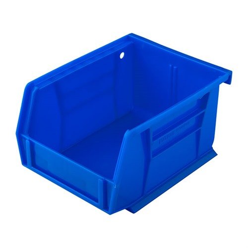 Questi contenitori impilabili sono ideali per i componenti di ricarica come i proiettili, con pareti rinforzate e maniglie per una facile manovrabilità.
