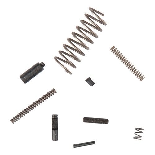 Das AR-15/M16 UPPER SMALL PARTS KIT von CMMG enthält wichtige Ersatzteile, damit du immer bereit bist, deine Waffe zu reparieren und zu warten.