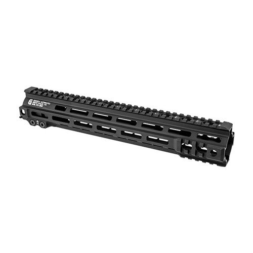 Il Super Modular Rail MK4 M-LOK™ di Geissele è ultra-leggero, con sezioni picatinny integrate e slot M-LOK, mantenendo rigidità e versatilità per accessori.