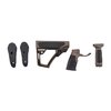 Le set de mobilier AR-15 de Daniel Defense offre un crosse ajustable, une poignée ergonomique et un compartiment de stockage étanche pour un contrôle optimal.