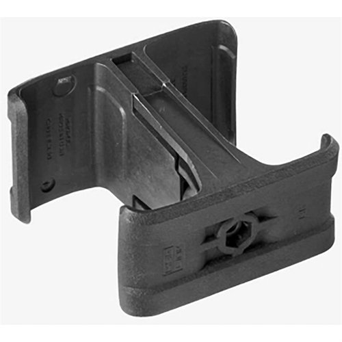 Le coupler AK MagLink permet de relier deux PMAG 30 AK pour des recharges rapides et garder des munitions supplémentaires à portée de main.