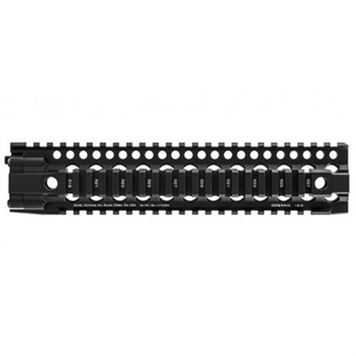Le DDM4 Rail 10" de Daniel Defense offre un design ergonomique, des points d'attache QD, et une construction en aluminium 6061-T6 pour un contrôle optimal.