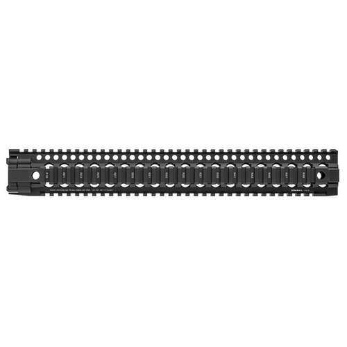 Il DDM4 Rail di Daniel Defense offre un design ergonomico, attacchi QD per slings, e una piattaforma picatinny continua per accessori, tutto in alluminio 6061-T6.