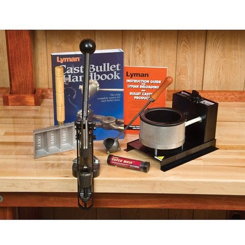 Il Lyman Master Casting Kit include un sizer/lubricator 4500, un forno Big Dipper, e lubrificante Super Moly per una produzione di proiettili precisa e uniforme.