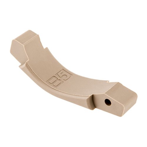 Améliore ton AR avec le Trigger Guard B5 SYSTEMS, parfait pour le port de gants en hiver et avec une fonction de basculement pour un accès facile.