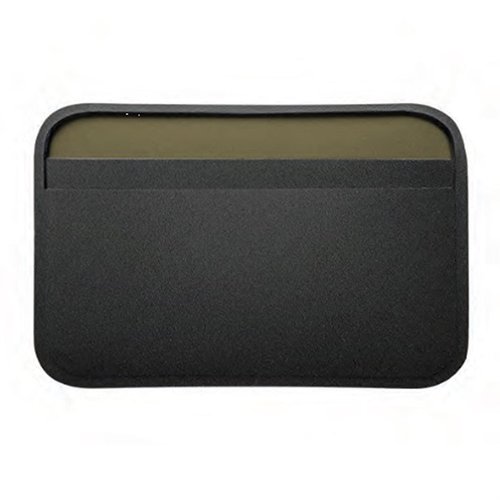 Découvre le DAKA Essential Wallet de Magpul, un portefeuille durable et léger qui garde tes cartes en sécurité, facile d'accès et parfait pour l'EDC.