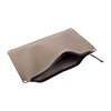 Die Magpul DAKA Pouch bietet robusten Schutz und Ordnung für deine Ausrüstung, mit einem wasserabweisenden YKK-Reissverschluss und rutschfester Oberfläche.