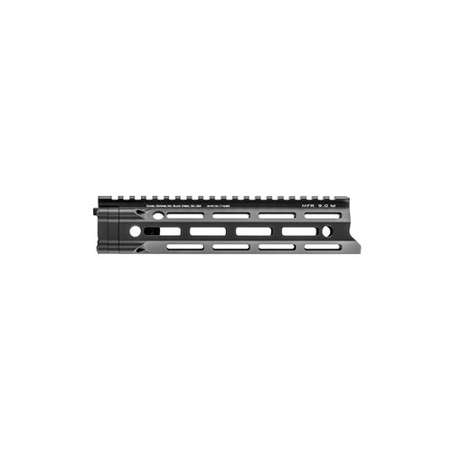 Der MFR XS M-LOK Handguard von Daniel Defense bietet leichtes Handling, Platz für Zubehör und eine robuste Bauweise aus 6061 T6 Aluminium für optimale Kontrolle.