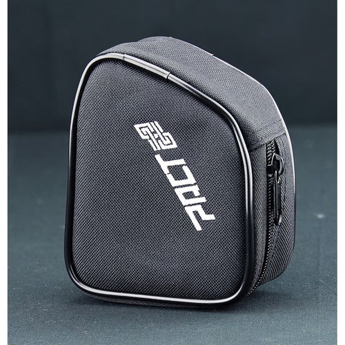 La housse de transport Pact protège ton Club Shot Timer II ou III avec sa construction en nylon noir et sa fermeture éclair pour un accès facile.