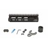 Il handguard BCM MCMR M-LOK offre una costruzione leggera in alluminio, un design aerodinamico e numerosi slot M-LOK per accessori, mantenendo la precisione.