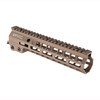 Le Geissele MK14 Super Modular Rail est léger, robuste, avec un profil étroit, des slots M-LOK pour accessoires et un rail Picatinny continu pour ta configuration.
