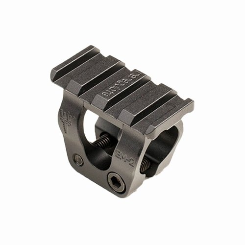 Mit der BM-2 AK-47/Yugo Barrel Accessory Mount kannst du dein Licht sicher am Lauf montieren, ohne die Handguard zu überladen - leicht, stabil und vielseitig!