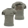 La maglietta 'Smithin’ Ain’t Easy' di Grunt Style è realizzata in cotone morbido, con grafica resistente e disponibile in taglie da S a 3XL per un comfort ideale.