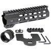 Der Midwest Industries Combat M-LOK Handguard für AR-15 bietet eine voll freischwebende Aluminiumkonstruktion, 7 M-LOK-Anschlusspunkte und eine durchgehende Picatinny-Schiene.