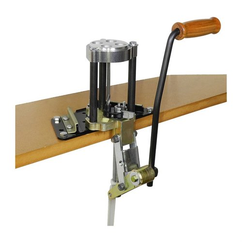Die Lee 4 Hole Turret Press mit Auto Index bietet eine starke Konstruktion, leichten Betrieb, integrierten Zündhülsenfänger und Platz für eine Crimp-Düse.