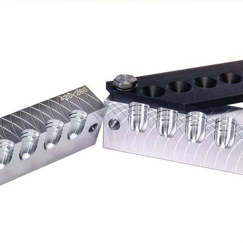 Die 6 CAVITY RIFLE BULLET MOLDS von LEE PRECISION bieten präzise, rostbeständige Aluminiumformen für 22 Kaliber (0.225") und garantieren optimale Ergebnisse beim Giessen.