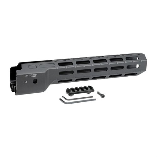 Il RUGER® PC9® Combat Rail M-LOK Black offre otto slot di attacco M-LOK e tre socket QD, rendendo l'accessorizzazione del tuo carabina Ruger PC9 semplice e versatile.