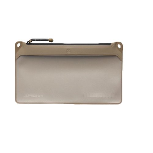 Il DAKA Pouch di Magpul offre un'organizzazione efficace in ambienti difficili, con tessuti resistenti, zip YKK AquaGuard® e finestra traslucida per un facile accesso.