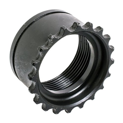 Der CMMG AR-15 Barrel Nut ist ein mil-spec Barrel Nut, der perfekt mit mil-spec Läufen und Upper Receivern kompatibel ist, aus Stahl gefertigt und in mattschwarz.