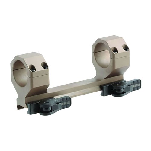 Il Delta Scope Mount di American Defense è leggero e resistente, realizzato in alluminio 6061-T6, con sistema QD Auto Lock per un montaggio sicuro su rail Picatinny.