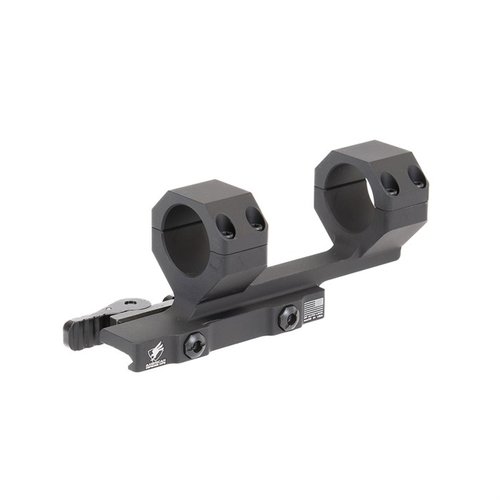 Il Delta Cantilever Scope Mount di American Defense offre un montaggio leggero e robusto in alluminio 6061-T6, compatibile con rail Picatinny e senza attrezzi.