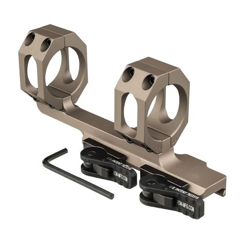 Il montaggio RECON offre una soluzione robusta e rapida per ottiche su AR-15, realizzato in alluminio 6061 T6 con sistema di sgancio rapido per una facile installazione.