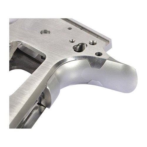 La JEM 1911 Beavertail Grip Safety offre dimensioni sovradimensionate per un adattamento personalizzato, con un pad di contatto ampliato per un ingaggio positivo.